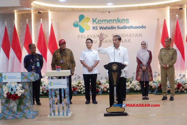 Presiden Joko Widodo (Jokowi) meresmikan Gedung Pelayanan Kesehatan Ibu dan Anak Rumah Sakit Wahidin Sudirohusodo di Kota Makassar, Sulawesi Selatan, Jumat (06/09/2024).