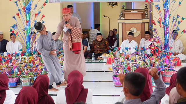 Peringatan tradisi Maulid Nabi Muhammad SAW di Masjid Al-Muhajirin, Blok 10 Perumnas Antang, Kecamatan Manggala, Makassar, Minggu (29/10/2024).