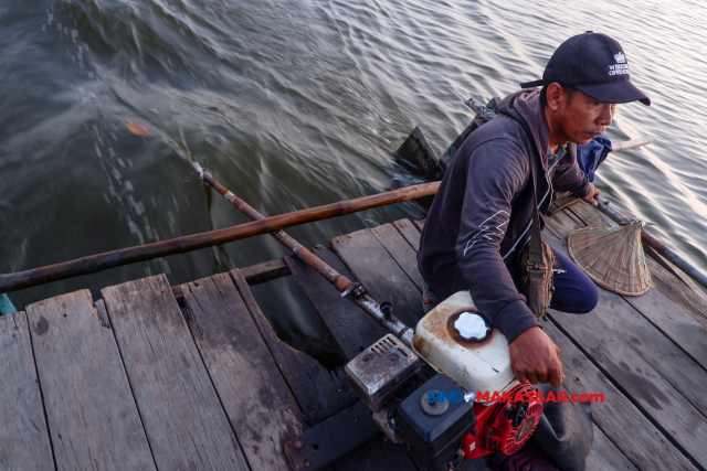 Penyebrangan ini umumnya berlangsung setiap hari, dan jadwalnya fleksibel tergantung pada kebutuhan masyarakat, serta kondisi cuaca dan arus sungai.