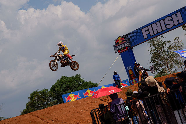 Supercrosser 2024 Digelar di Sirkuit GOR Sudiang Makassar