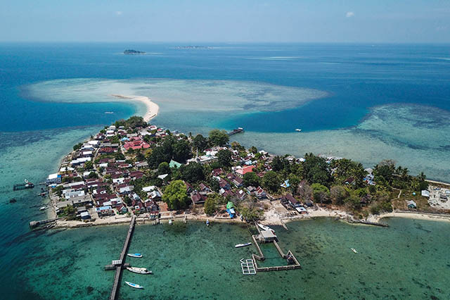 Pulau Laiya merupakan wilayah 3T (Tertinggal, Terdepan, dan Terluar), yang berada di Kabupaten Pangkep, Sulawesi Selatan.