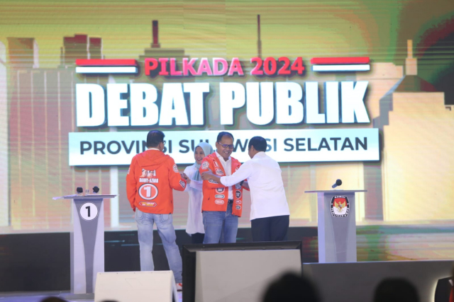 Debat perdana Pilkada Sulawesi Selatan (Sulsel) 2024 dua pasangan calon gubernur dan wakil gubernur Sulsel di Makassar.