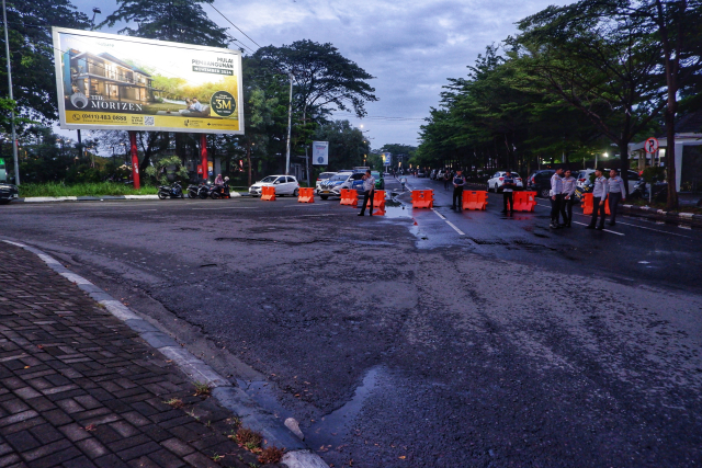 Kebijakan ini dilakukan untuk mengurai potensi kemacetan menuju pusat pesta malam tahun baru yang diprediksi akan dipadati warga.