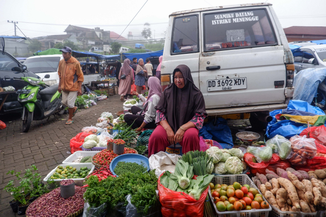 Pasar yang buka setiap hari ini memiliki keunikan dengan adanya hari pasar, yakni momen ketika jumlah pedagang yang datang meningkat signifikan, baik dari wilayah Tinggimoncong maupun daerah lain.