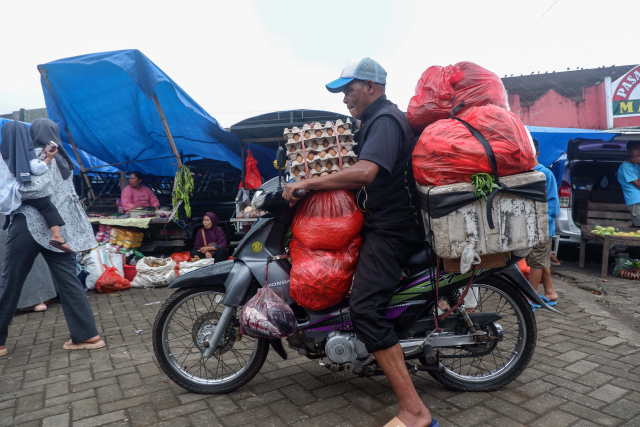 Pasar yang buka setiap hari ini memiliki keunikan dengan adanya hari pasar, yakni momen ketika jumlah pedagang yang datang meningkat signifikan, baik dari wilayah Tinggimoncong maupun daerah lain.