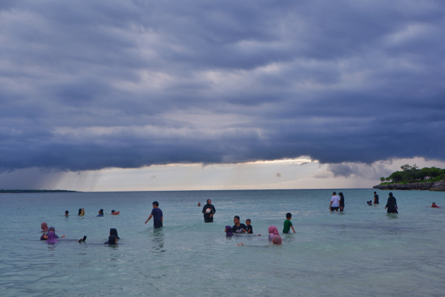 Libur Panjang, Wisatawan Padati Pantai Bara Bulukumba