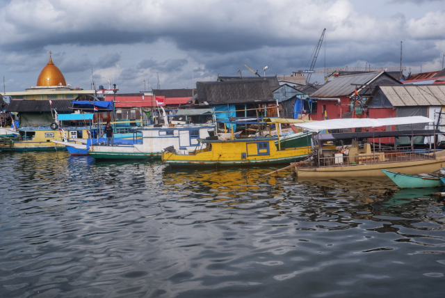 Perkampungan nelayan yang telah lama menjadi bagian dari kehidupan maritim Makassar.