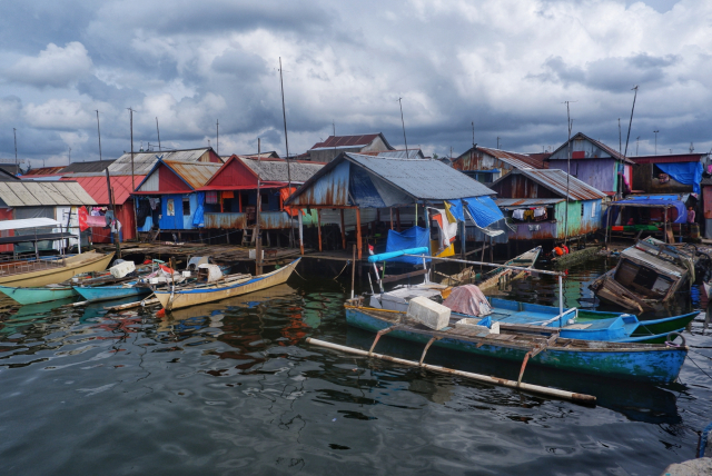 Di sini, ratusan keluarga menggantungkan hidup dari laut, mengandalkan hasil tangkapan untuk memenuhi kebutuhan sehari-hari.