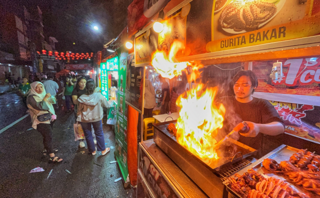 Festival Jappa Jokka Cap Go Meh tahun ini tak hanya menjadi ajang perayaan budaya, tetapi juga memperkenalkan kekayaan kuliner yang mempererat keberagaman masyarakat Makassar.