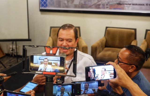 General Manager (GM) Pelindo Regional 4 Makassar, Iwan Sjarifuddin bersama jajaran direksi saat konferensi pers terkait hal tersebut di Hotel Claro.