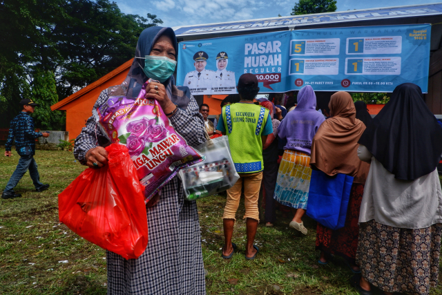 Dengan adanya program ini, diharapkan masyarakat bisa memperoleh kebutuhan pokok dengan harga yang lebih terjangkau.