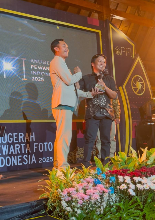 Fotografer Sindo Makassar, Maman Sukirman, Raih Penghargaan Bergengsi di APFI 2025