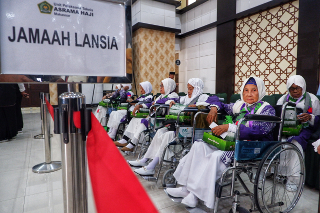 Sejumlah lansia jamaah calon haji saat tiba Asrama Haji Makassar.