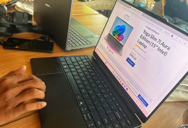 Rangkaian laptop Copilot+ PC dibekali prosesor Intel® Core™ Ultra (Seri 2) yang dirancang untuk menghadirkan pengalaman AI generasi terbaru dalam bentuk perangkat yang tipis dan ringan.