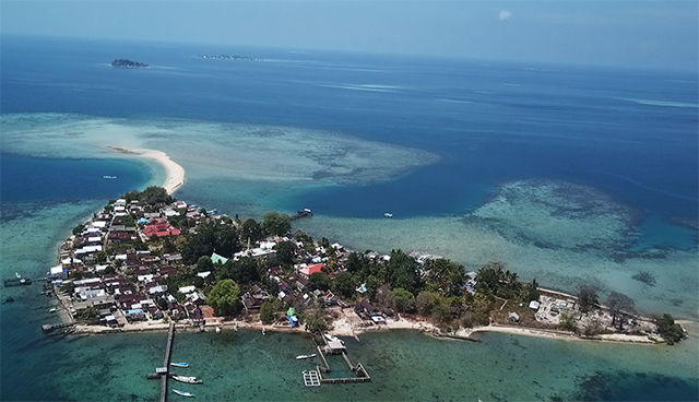 Pulau Laiya merupakan wilayah 3T (Tertinggal, Terdepan, dan Terluar), yang berada di Kabupaten Pangkep.