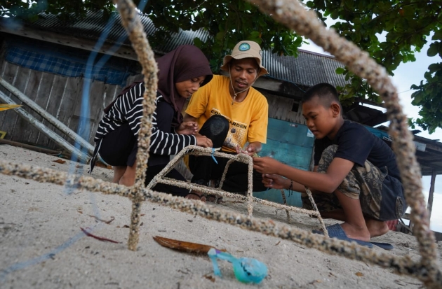 Pelatihan transplantasi terumbu karang sengaja menyasar anak untuk menumbuhkan kepedulian terhadap lingkungan sejak dini.