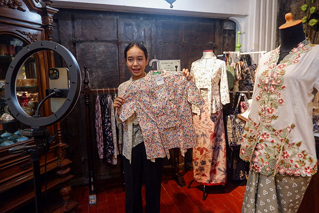 UMKM Go Digital Penjualan Fashion Lewat Live Streaming di Solo