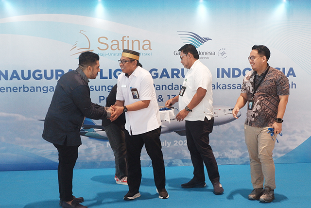Seremoni peluncuran digelar di Bandara Internasional Sultan Hasanuddin, Minggu (13/7/2025), ditandai dengan pemotongan pita oleh jajaran direksi Garuda Indonesia, Dream Aviation, dan otoritas bandara.
