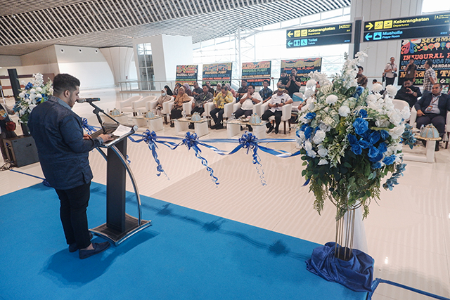CEO Safina Travel, Muhammad Umar Bakadam, menyampaikan sambutan pada seremoni peluncuran layanan penerbangan langsung Makassar–Jeddah tanpa transit di Bandara Internasional Sultan Hasanuddin, Minggu (13/7/2025).