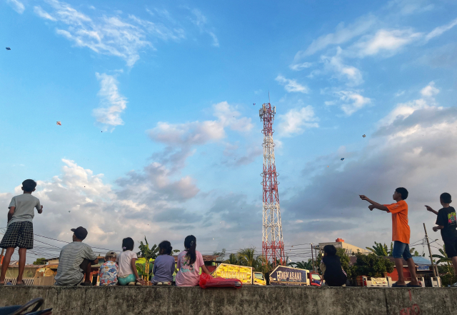Langit Makassar Dipenuhi Layangan