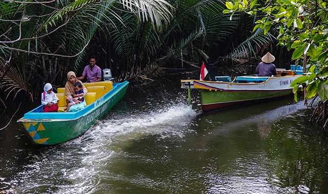 Nikmati Perahu Listrik, Buah Hilirisasi Tambang MIND ID