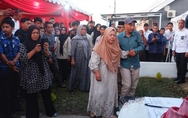 Penyerahan dilakukan di Perumahan BTN Grand Sulawesi, Kelurahan Bontomanai, Kecamatan Bontomarannu, Kabupaten Gowa, Kamis (11/9/2025).