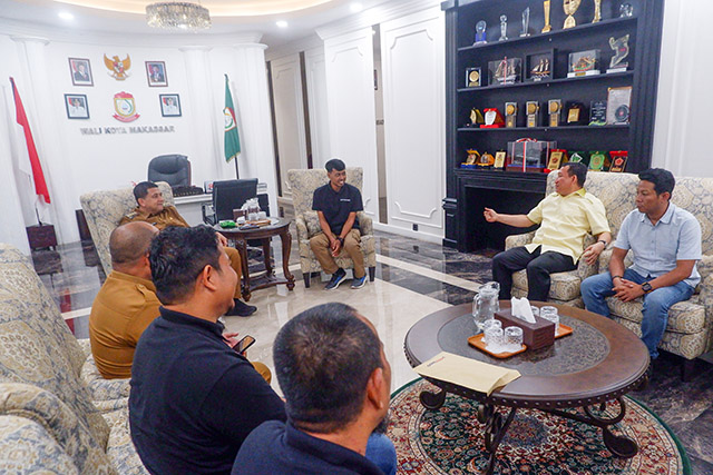 Wali Kota Makassar, Munafri Arifuddin, menerima kunjungan silaturahmi tim Sindo Makassar di Balai Kota Makassar.