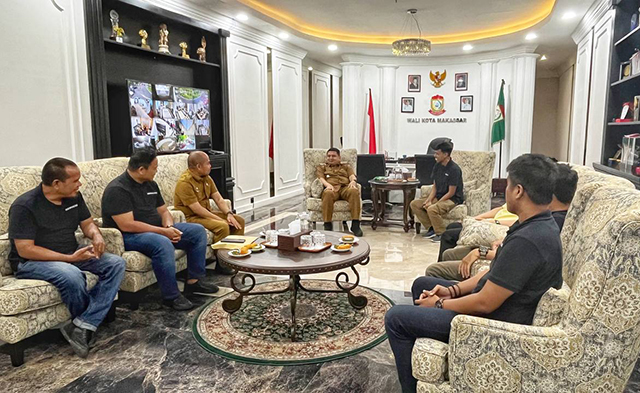 Wali Kota Makassar, Munafri Arifuddin, menerima kunjungan silaturahmi tim Sindo Makassar di Balai Kota Makassar.