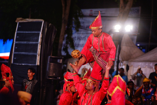 Kirab Budaya Singara Bulan merupakan salah satu puncak perayaan budaya dalam rangkaian HUT Kota Makassar tahun ini.
