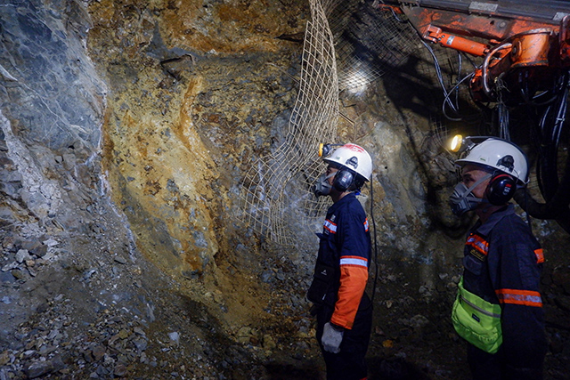 Aktivitas tambang emas bawah tanah yang dioperasikan PT Antam Tbk UBPE Pongkor, Kabupaten Bogor, Jawa Barat, Kamis (16/10/2025).