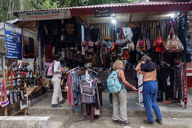 Transformasi Digital BRI Majukan Pedagang Souvenir Lokal