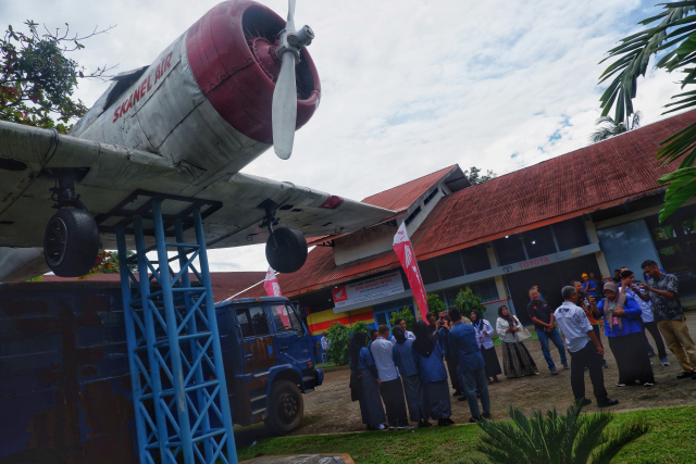 Kementerian Koordinator Pemberdayaan Masyarakat (Kemenko PM) mendorong transformasi Sekolah Menengah Kejuruan menjadi inkubator pendidikan yang mampu mencetak satu juta talenta berdaya saing internasional.