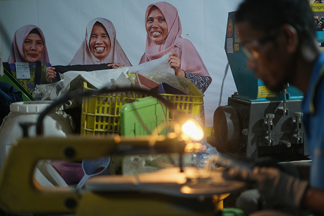 PT PLN UID Sulselrabar menggandeng Rappo Indonesia untuk mengurangi sampah plastik dan mengolahnya menjadi produk bernilai guna.