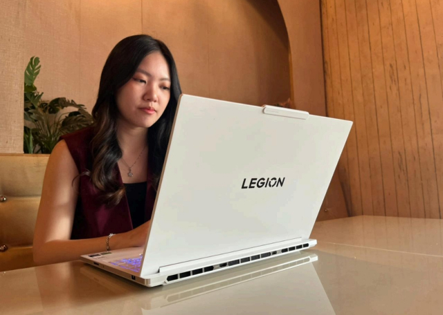 Lenovo resmi memperkenalkan jajaran produk terbaru dalam ekosistem Lenovo Legion Gen-10 di Makassar.