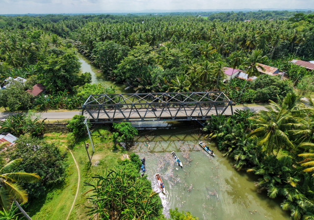 Literasea, gerakan masyarakat peduli lingkungan di Teluk Bone, melaksanakan aksi bersih sungai perdana di Sungai Bulu, Desa Kading, Kecamatan Awangpone, Kabupaten Bone.