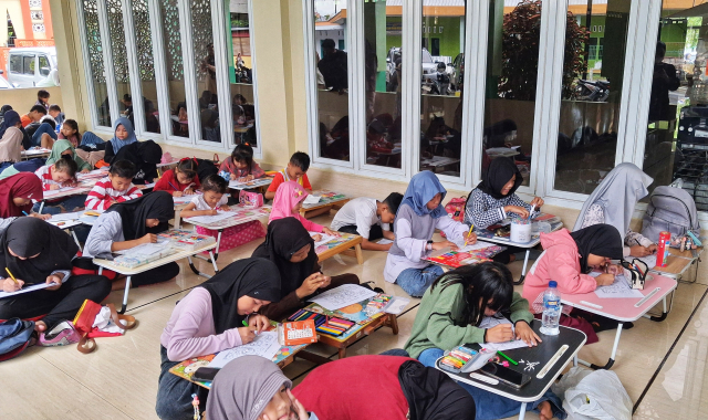 Lomba mewarnai ini bertujuan untuk mengembangkan kreativitas, motorik halus, serta kepercayaan diri anak sejak usia dini.