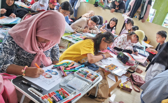 Lomba mewarnai ini bertujuan untuk mengembangkan kreativitas, motorik halus, serta kepercayaan diri anak sejak usia dini.