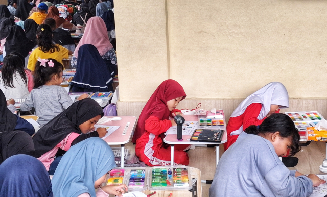 Lomba mewarnai ini bertujuan untuk mengembangkan kreativitas, motorik halus, serta kepercayaan diri anak sejak usia dini.