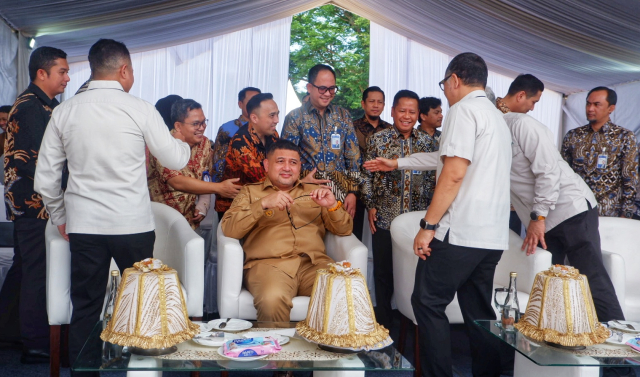 Wali Kota Makassar, Munafri Arifuddin bersama sejumlah undangan menghadiri seremoni ground breaking pengembangan kawasan mixed-use Mal Ratu Indah (MaRI) di Makassar, Selasa (28/4/2026).