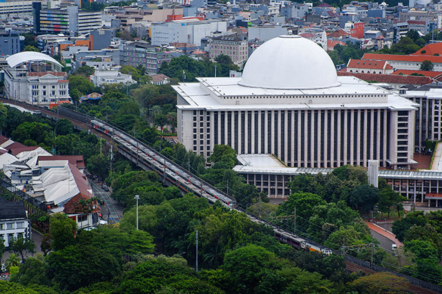 Dari Berbagai Penjuru Jakarta, Jamaah Berkumpul untuk Berbuka di Istiqlal