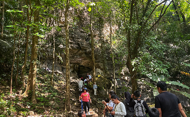 Keberadaan kawasan ini juga mendukung pelestarian bentang alam karst sekaligus pengembangan wisata berbasis lingkungan di daerah tersebut.