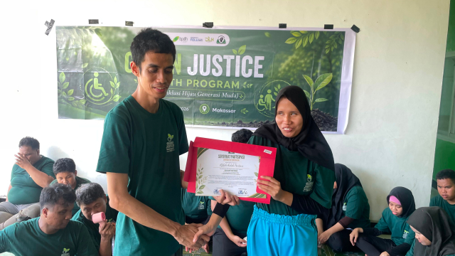 Para peserta mendapatkan materi mengenai perubahan iklim, ruang terbuka hijau, kesetaraan gender dan inklusi sosial (GEDSI), kepemimpinan disabilitas, serta peran generasi muda dalam aksi iklim.