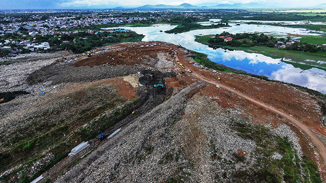 Pemerintah Kota Makassar menghentikan praktik open dumping atau pembuangan sampah secara terbuka di TPA Tamangapa mulai 1 Agustus 2026.