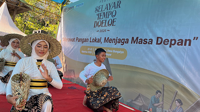 Penampilan tarian bernuansa agraris dalam Festival Selayar Tempo Doeloe 2026 di Dusun Tajuiya, Desa Bungaiya, Kabupaten Kepulauan Selayar.