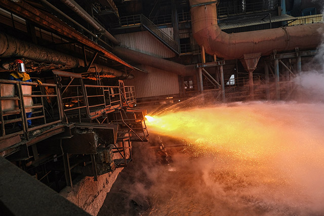 Aktivitas fasilitas pengolahan Harita Nickel, salah satu produsen nikel terbesar di Indonesia, di Pulau Obi, Kabupaten Halmahera Selatan, Maluku Utara, Selasa (16/9/2025).