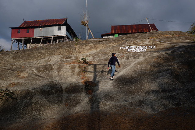 Perkampungan Tua Bitombang berada di tengah kawasan perbukitan di Kabupaten Kepulauan Selayar, Sulawesi Selatan.