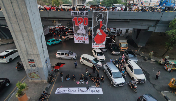 Dalam aksinya, mahasiswa menyampaikan sejumlah tuntutan, di antaranya mendesak penetapan kebakaran hutan dan lahan (karhutla) sebagai bencana nasional.